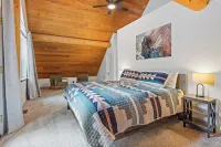 Peaceful updated cabin with outdoor space near Whitefish