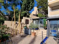 Facing the port, lovely studio on raised ground floor with large terrace, panoramic view