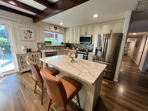 6 bd, 3 bath, Sleep 14+, AC, Very Clean, Luxury, spacious, WiFi, NO Pets