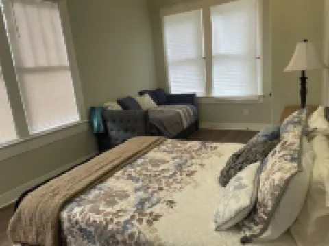 4-bedroom bungalow in amazing Natchitoches with WiFi, AC near Northwestern Univ.