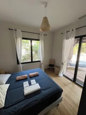 Villa Swimming pool / air conditioning / 6 bedrooms - sleeps 14