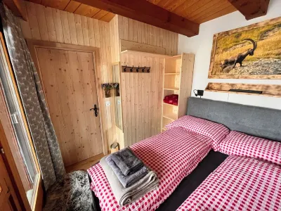 Cozy chalet in the Swiss Alps with Heidi bed. Pet friendly! Hotels in der Nähe von ENTRA