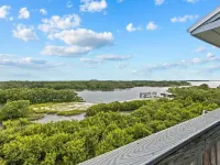The Crane's Nest: Charming Waterfront Retreat Hotels in Cedar Key