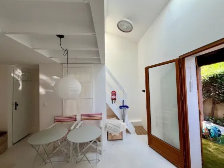 Beach house with charming terrace, 350 m to the beach, modern, WLAN Отели рядом с достопримечательностью «Camping Paradis Soleil d'Oc»