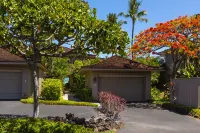 Elegant Hillside Villa with Ocean Views - Luxurious Hawaiian Retreat