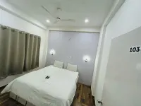 Hotel the White House Varanasi Hotels in Manrauli