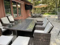 Luxury Poconos retreat with hot tub, sauna, fire pit & patio Hotels in Middle Smithfield Township