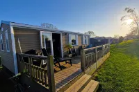 Zeeland Chaletje in Oostkapelle on a family-friendly park - 2-Star