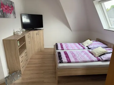 Vacation apartment Schneeberg Erzgebirge central small&fine pets allowed x1f340;