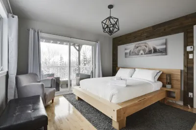 4-BR Cottage River View, Hot Tube & Games Hotels near Le Massif de Charlevoix