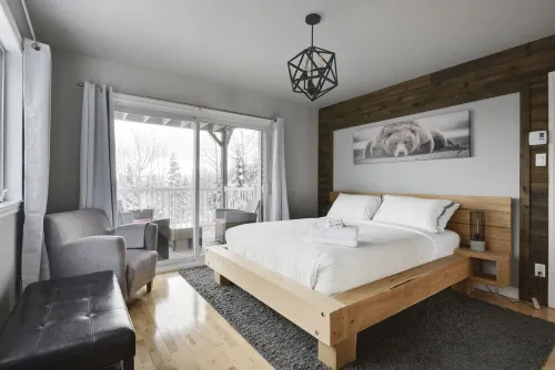 4-BR Cottage River View, Hot Tube & Games