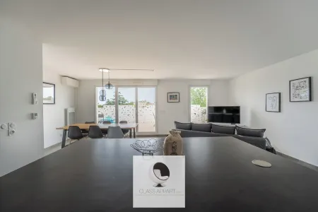 Spacious 4-bedroom with terrace and air-conditioned parking in Lattes