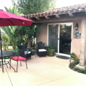 Charming 1-bedroom house in Escondido with AC, WiFi, quiet and private, views 希登梅多斯酒店