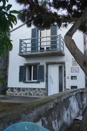 Casa Mamã e Papá - Mosteiros Отели в г. Mosteiros