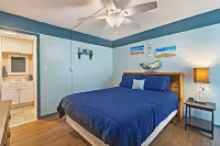 Tropical 2-Br Condo + Pool +  Hot Tub! Check Out Our Summer Specials