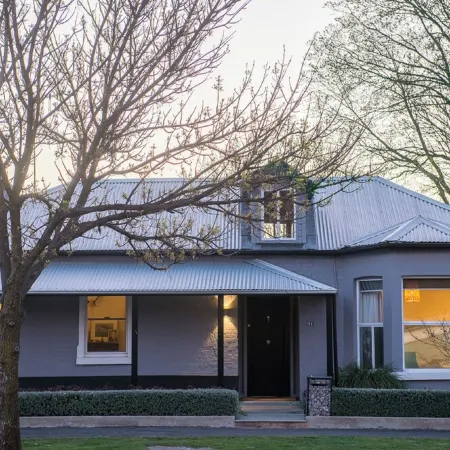 LUXURY IN THE HEART OF ORANGE. 1 MINUTE WALK TO BEST CAFES AND RESTAURANTS