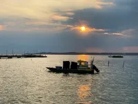 Pretty villa with 4 bedrooms, large terrace and enclosed garden in Cap Ferret