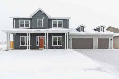 Modern Home Near Bridger Bowl, Big Sky & Yellowstone
