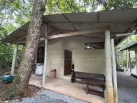 Surf Shack: 5 min to Beach/5 min to Waterfall: Great Wi-Fi - Sleeps 5