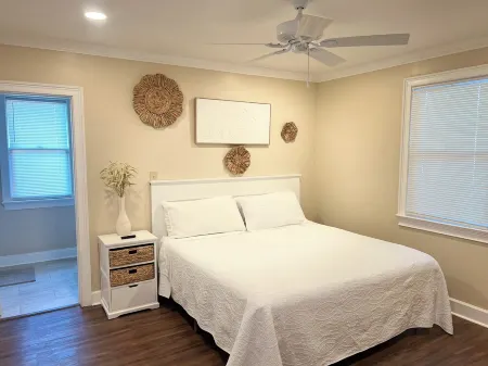 Southern Serenity Cozy 2-bedroom apartment in peaceful