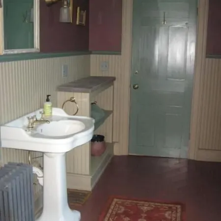 Farm Stay in Catskills Farmhouse Suite