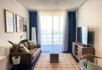 Boutique Canberra Stay | Balcony + Desk - 2-Star