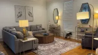 Luxury Bulldog Cottage!