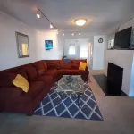 Direct ocean view 4-bed 2 bath  in fabulous Hull with AC,WiFi deck walk to beach Hotel a Hull