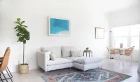 Dazzling Apartment Minutes Walk from the Beach and Local Shops