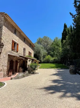 Mas du 19eme 4 double rooms and 6-bed dormitory