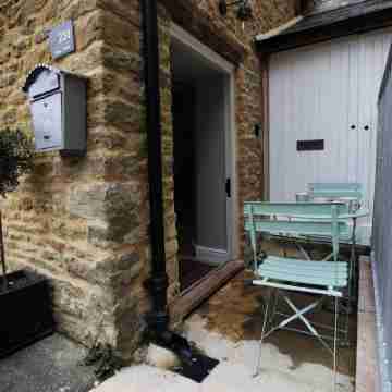 Cosy dog friendly cottage in the heart of Chipping Norton. Others