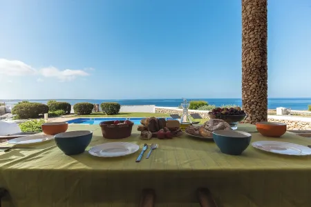 Villa en Ciutadella en primera línea de m ar