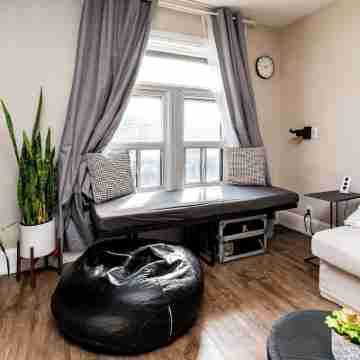 DT Oasis 2 bed w/Parking & 15 min to CN Tower Fitness & Recreational Facilities