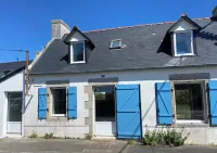 Ravissante Maison typique de pêcheur à 800 m des plages et du port de pêche Hotels in Plobannalec-Lesconil