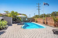 Lake Macquarie Motor Inn Hotels in Caves Beach