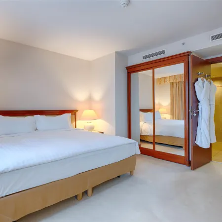 Occidental Paris Levallois Отели рядом с достопримечательностью «Парк Планшет»