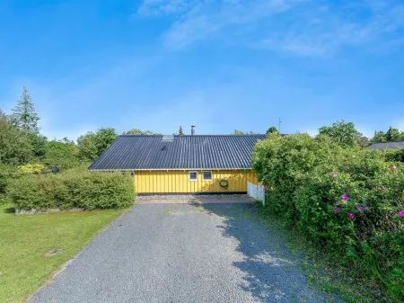 "Guja" - 250m from the sea Отели в г. Faxe Ladeplads