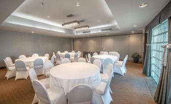 Coast Lonsdale Quay Hotel