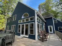 Sunny Waterfront Family Friendly Little Sebago Home - Wifi