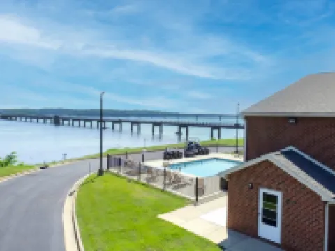 Clarion Pointe on the Lake Clarksville-South Hill West Hotels in Mecklenburg County