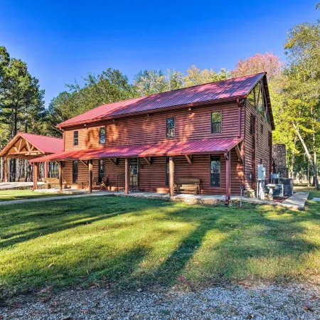 Countryside Cabin Retreat w/ Outdoor Kitchen!
