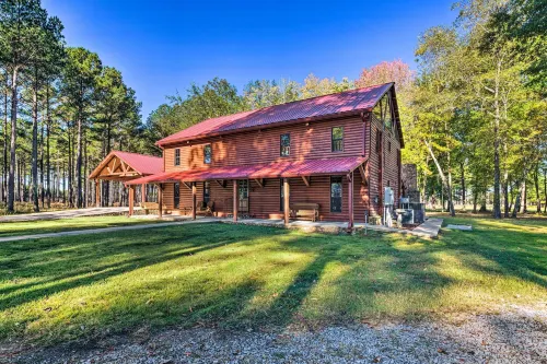 Countryside Cabin Retreat w/ Outdoor Kitchen! - parking