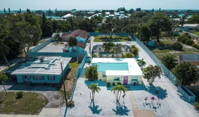 The Flamingo Hotels near Oscar Scherer State Park