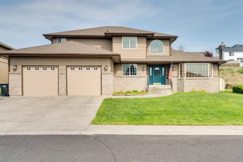 Moses Lake Vacation Rental w/ Hot Tub & Game Room