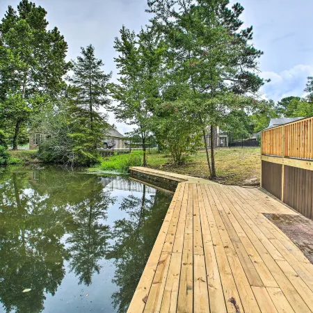 2-Tier Deck & Boat Parking: Lake Hamilton Home