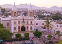 3BR Condo w/ Iconic Arch Views, Pool & 5 min -Town فنادق في 