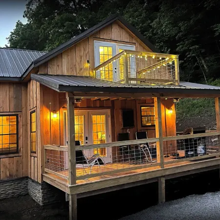 Newly-built See Rocks Vista Cabin