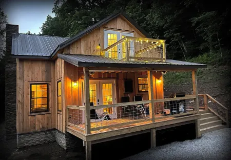 Newly-built See Rocks Vista Cabin