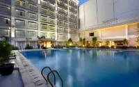 The Rich Jogja Hotel - Kolam Renang