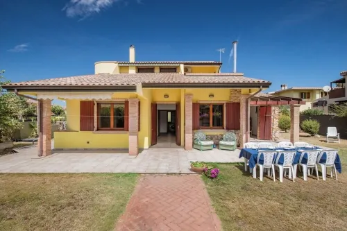 MAR ISA, a few steps from the beautiful beach, manor villa